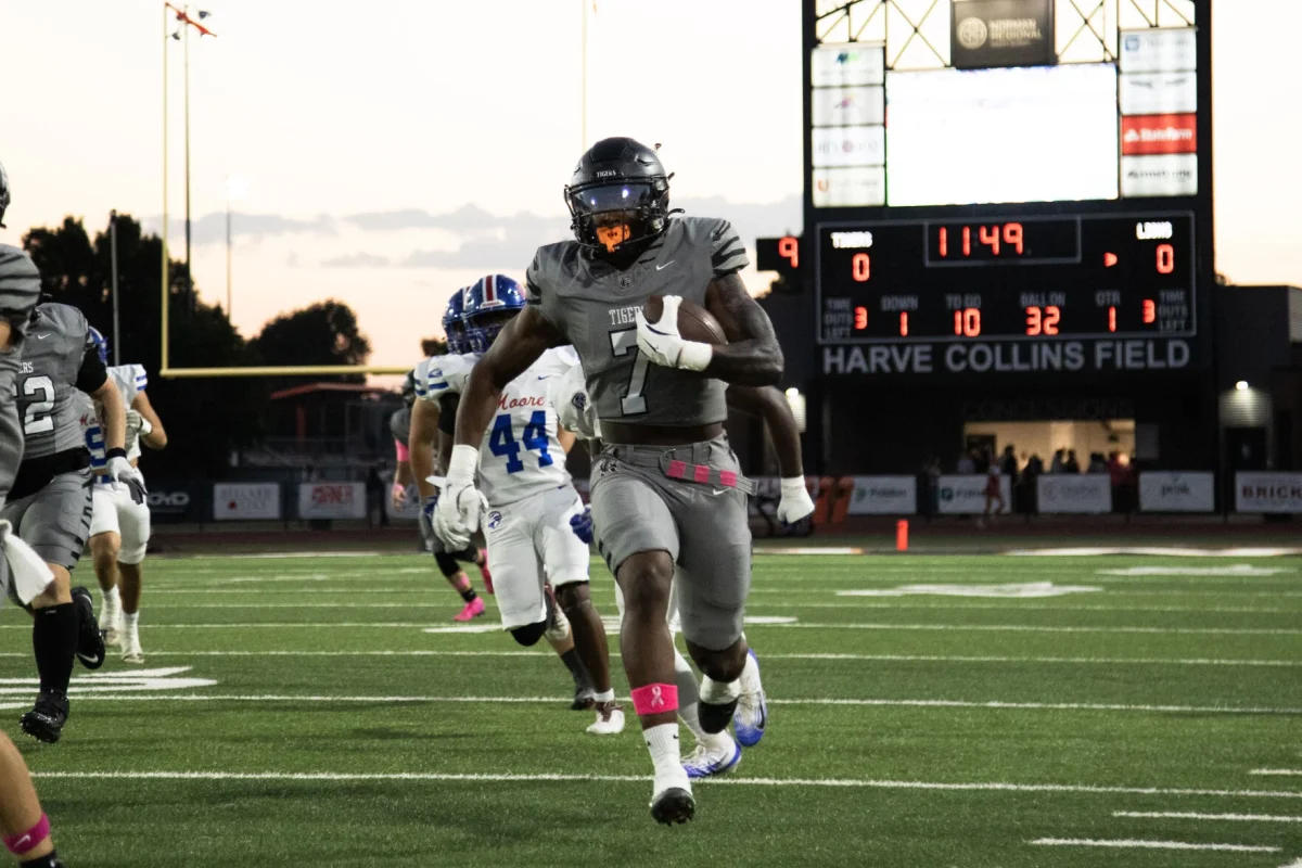 Tigers Football defeats Moore at home